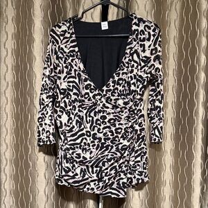 Jockey Person to Person Elegant Animal Print V-Neck Blouse